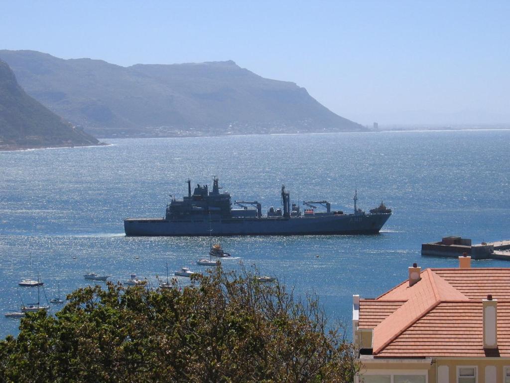 A Boat House Hotel Simon's Town Exterior photo